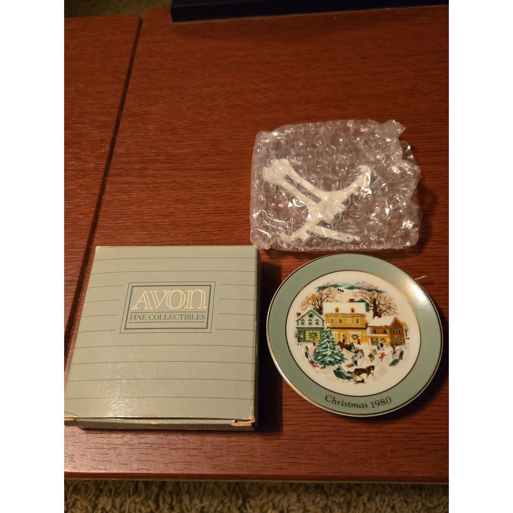 Avon Country Christmas 1980 Miniature Plate Ornament with Stand and Box Vintage